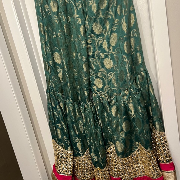 Elegant Green and Gold wedding dress - Picture 7 of 8